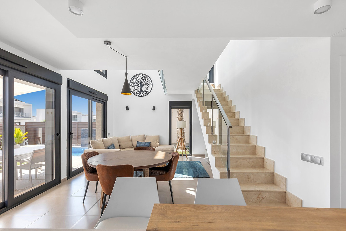 Se vende Villa - Chalet de 3 dormitorios en Costa Blanca, Alicante, España
