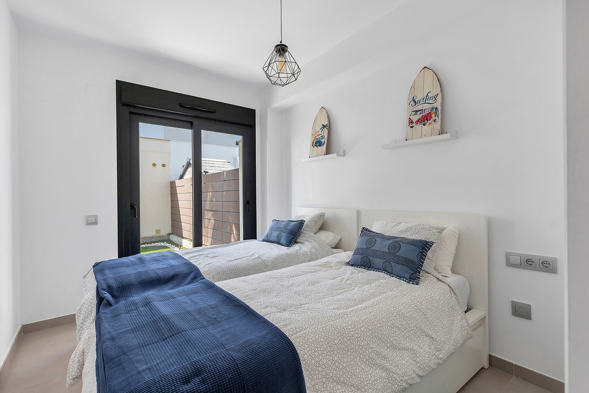 Se vende Villa - Chalet de 3 dormitorios en Costa Blanca, Alicante, España