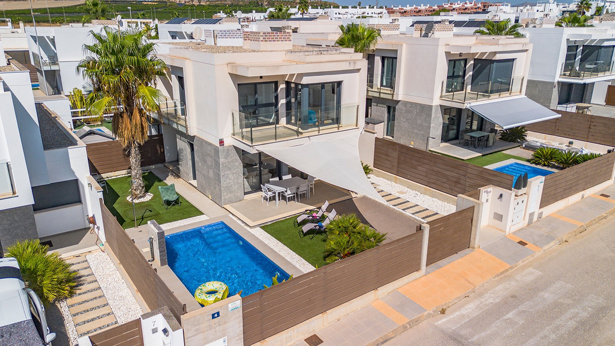 Se vende Villa - Chalet de 3 dormitorios en Costa Blanca, Alicante, España