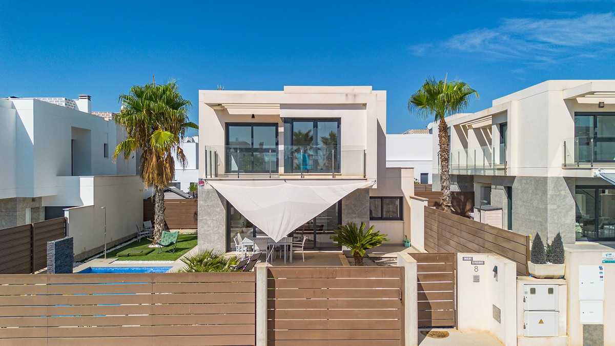 Se vende Villa - Chalet de 3 dormitorios en Costa Blanca, Alicante, España