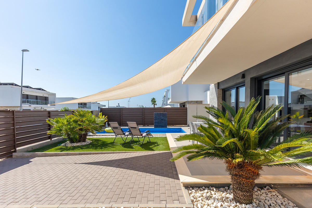 Se vende Villa - Chalet de 3 dormitorios en Costa Blanca, Alicante, España