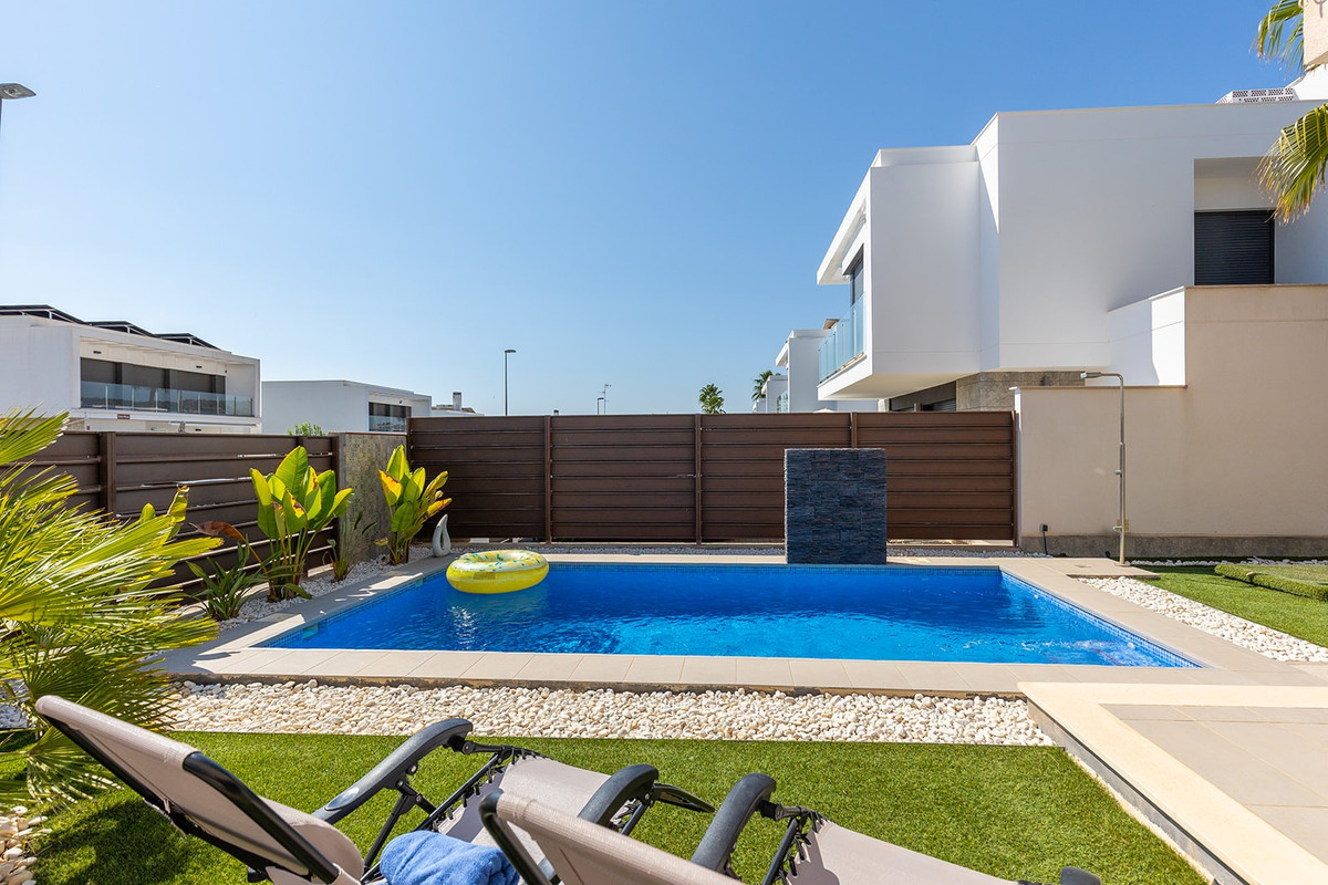 Se vende Villa - Chalet de 3 dormitorios en Costa Blanca, Alicante, España