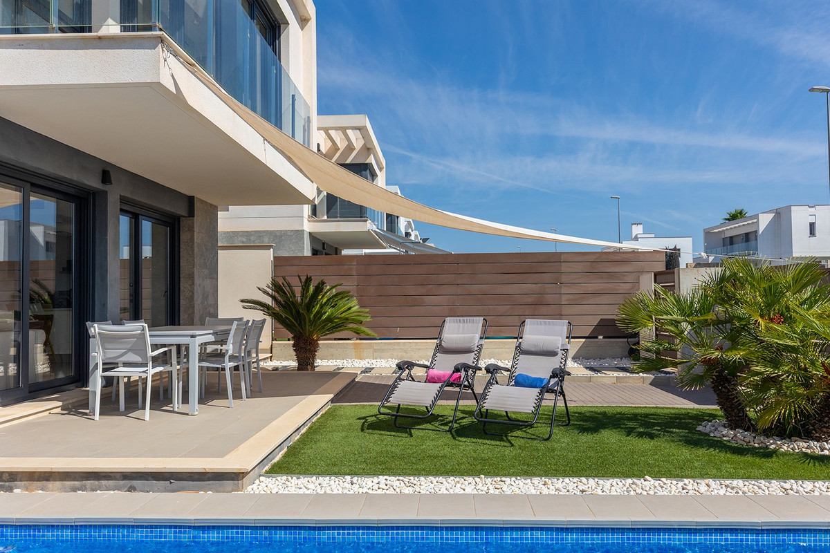 Se vende Villa - Chalet de 3 dormitorios en Costa Blanca, Alicante, España