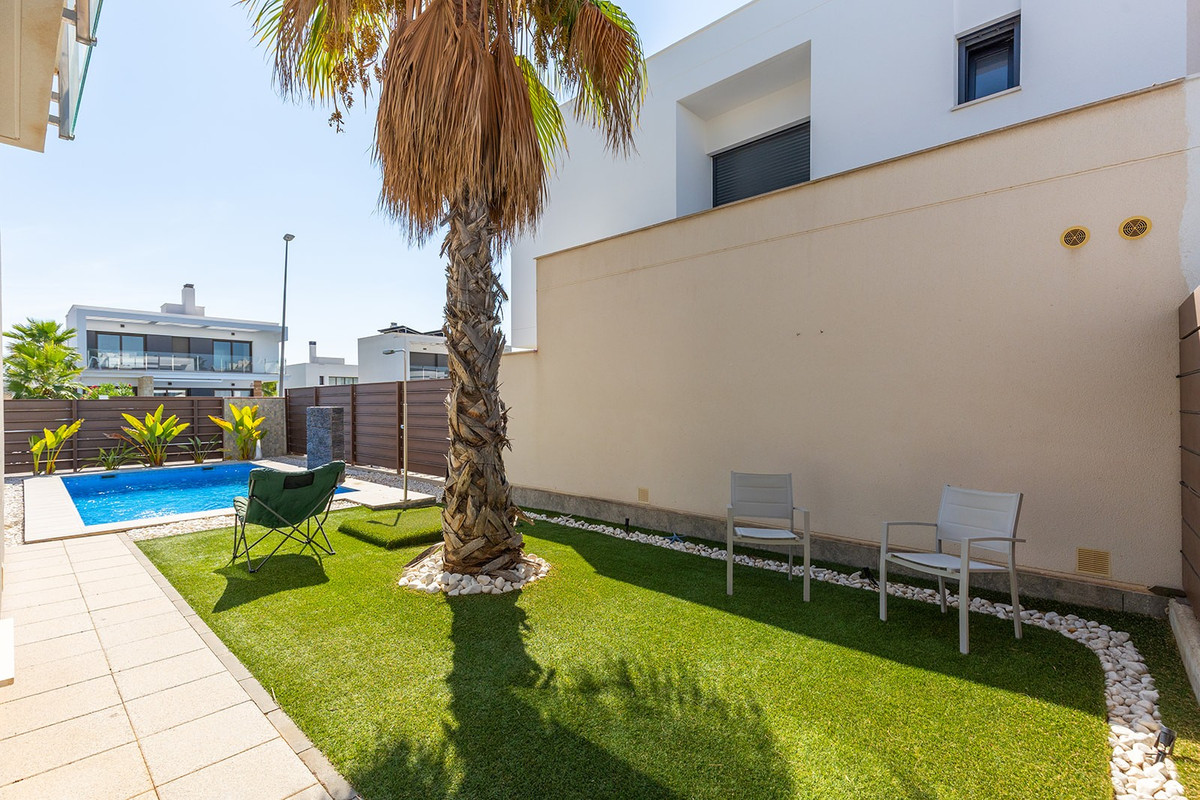 Se vende Villa - Chalet de 3 dormitorios en Costa Blanca, Alicante, España