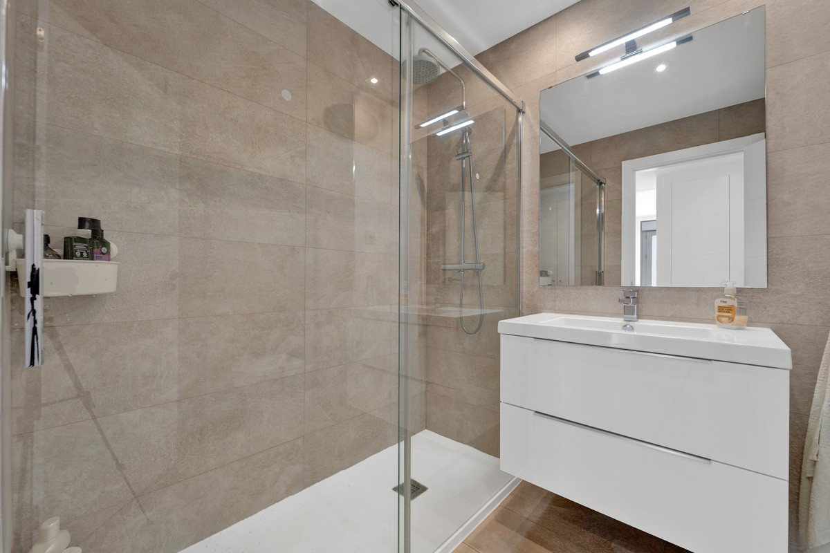 Se vende Apartamento Planta Baja de 2 dormitorios en Costa Del Sol, Málaga, España