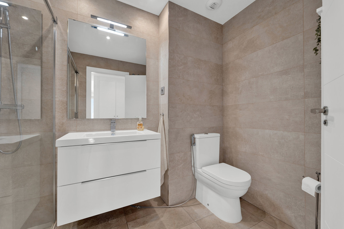 Se vende Apartamento Planta Baja de 2 dormitorios en Costa Del Sol, Málaga, España