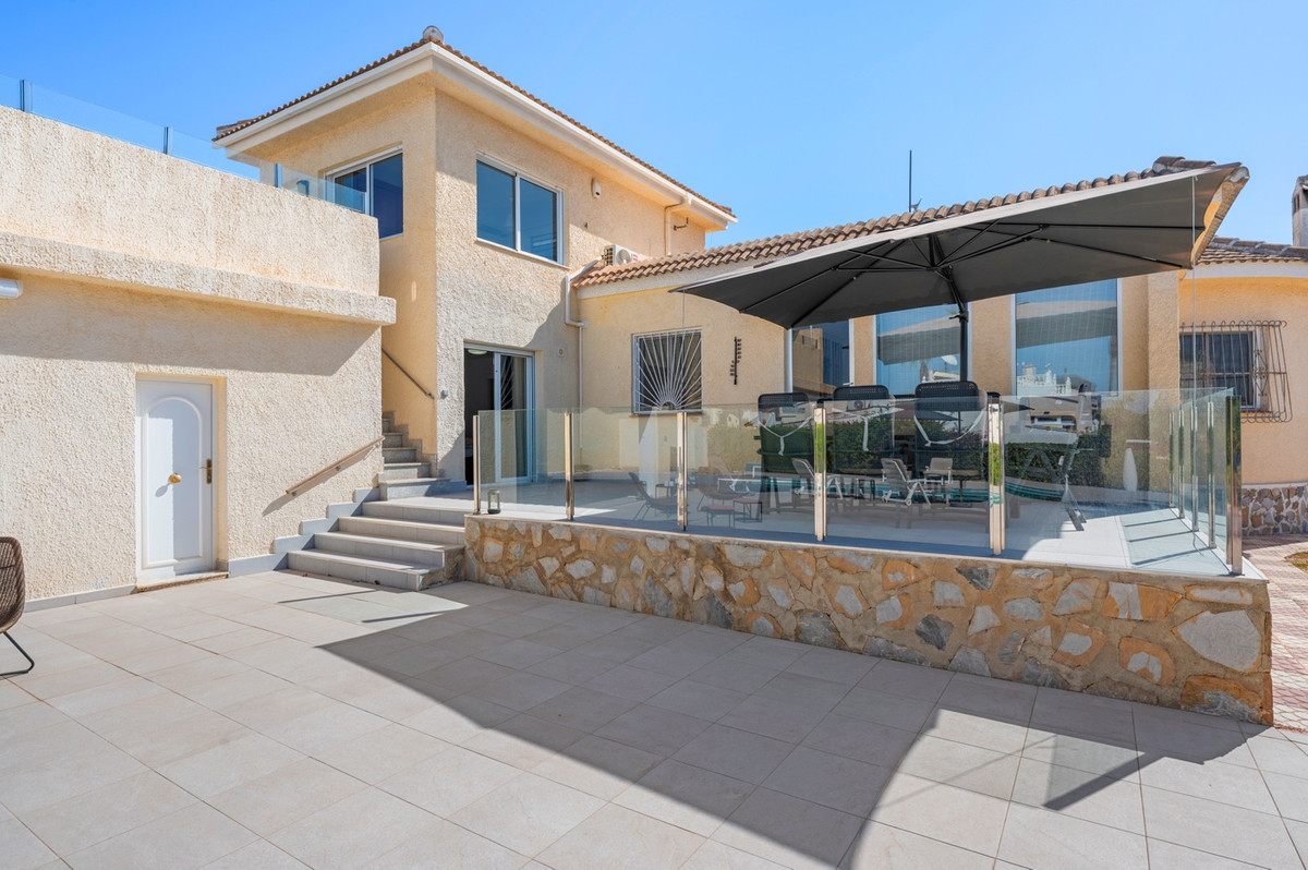 Se vende Villa - Chalet de 3 dormitorios en Costa Blanca, Alicante, España
