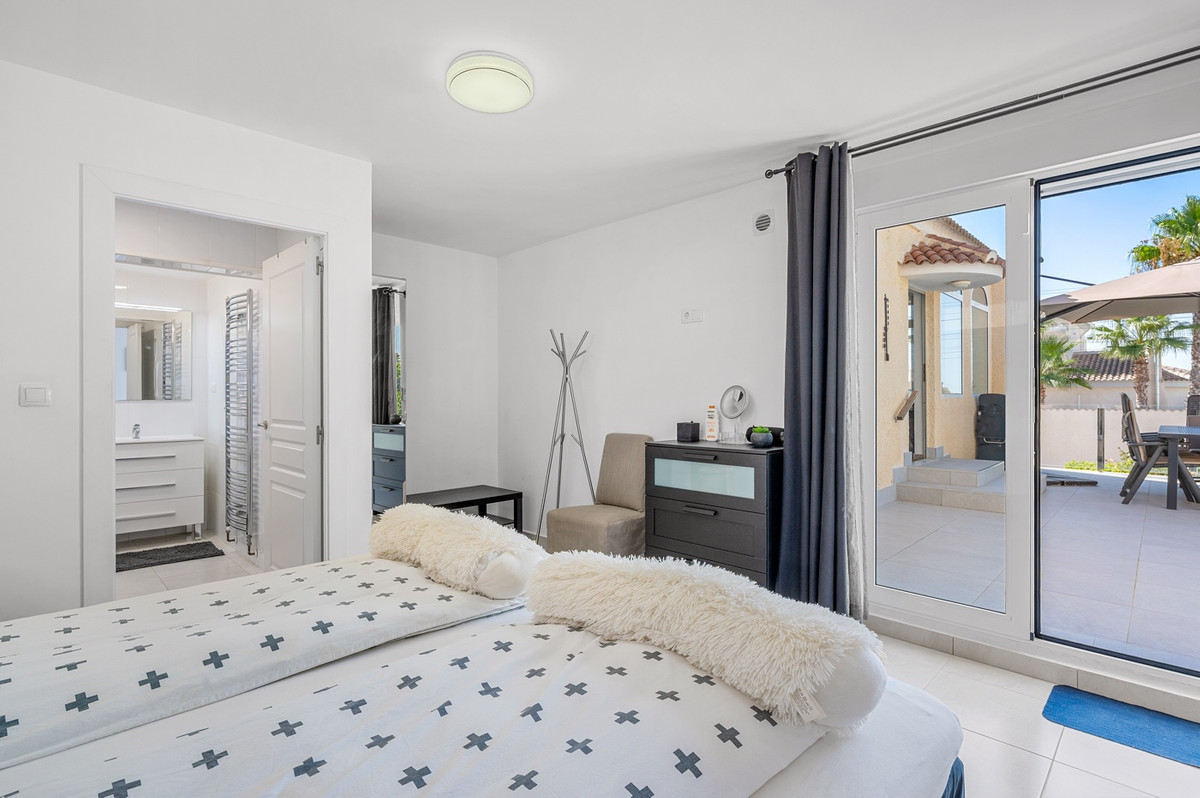 Se vende Villa - Chalet de 3 dormitorios en Costa Blanca, Alicante, España