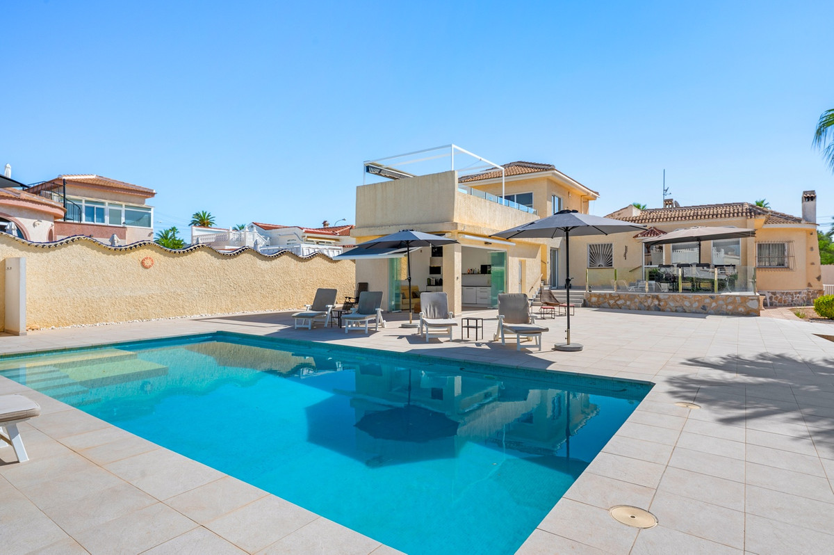 Se vende Villa - Chalet de 3 dormitorios en Costa Blanca, Alicante, España