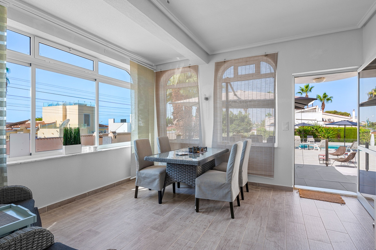 Se vende Villa - Chalet de 3 dormitorios en Costa Blanca, Alicante, España