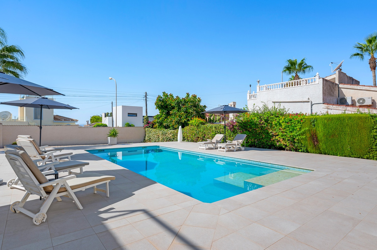 Se vende Villa - Chalet de 3 dormitorios en Costa Blanca, Alicante, España