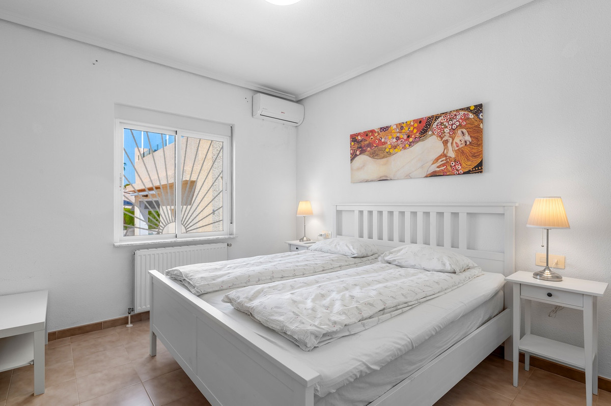 Se vende Villa - Chalet de 3 dormitorios en Costa Blanca, Alicante, España