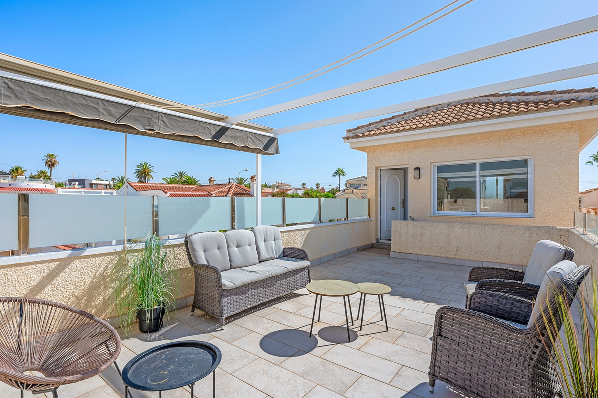 Se vende Villa - Chalet de 3 dormitorios en Costa Blanca, Alicante, España