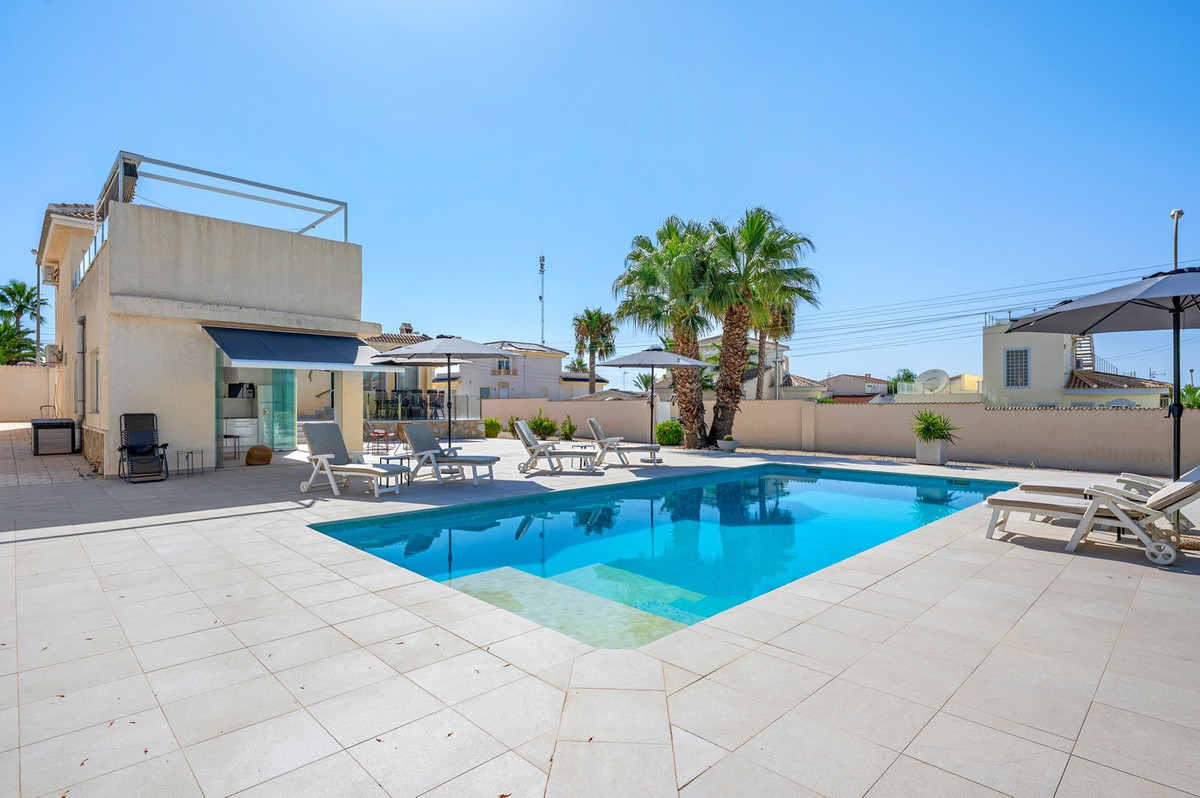 Se vende Villa - Chalet de 3 dormitorios en Costa Blanca, Alicante, España