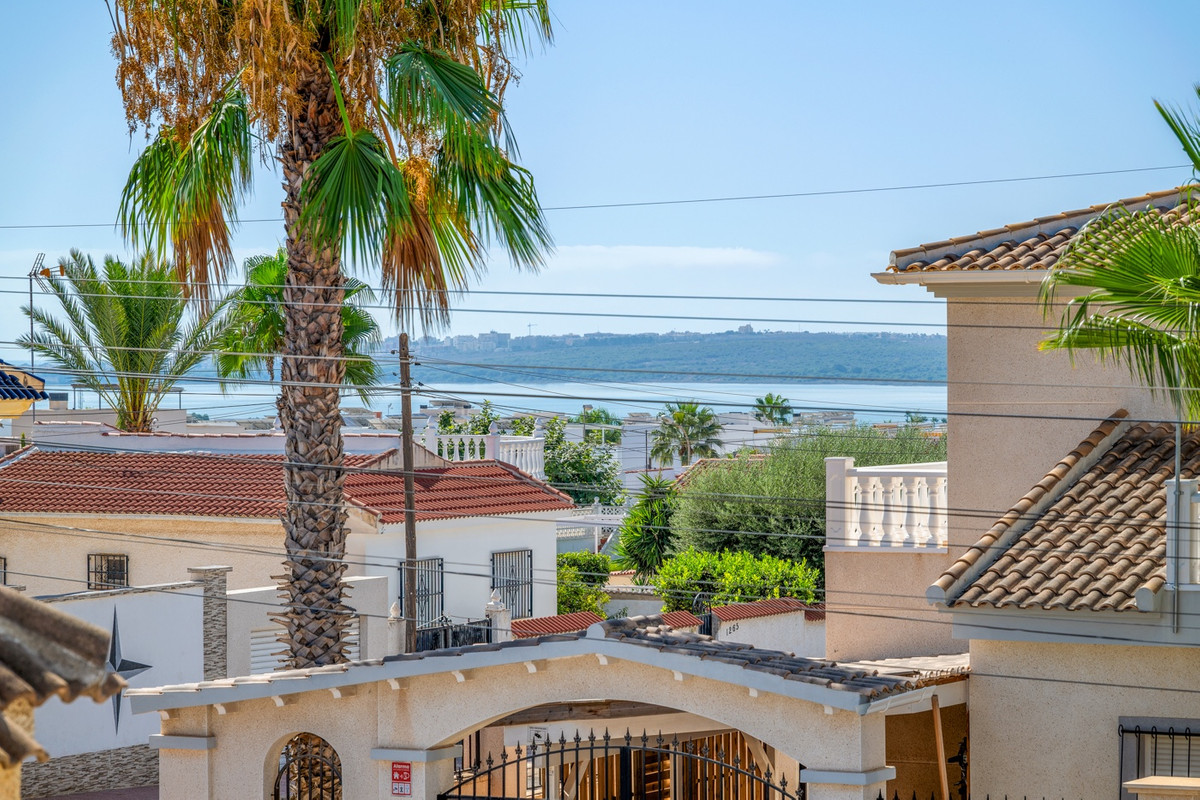 Se vende Villa - Chalet de 3 dormitorios en Costa Blanca, Alicante, España