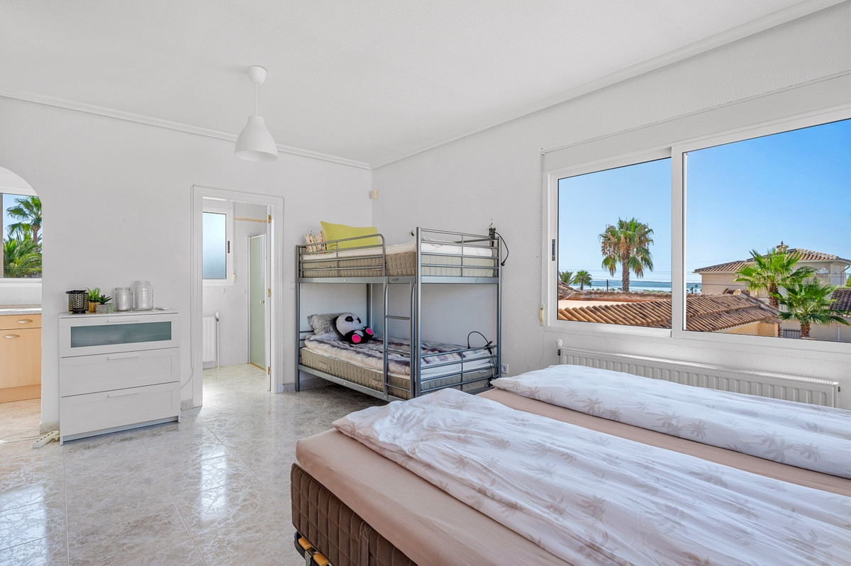 Se vende Villa - Chalet de 3 dormitorios en Costa Blanca, Alicante, España