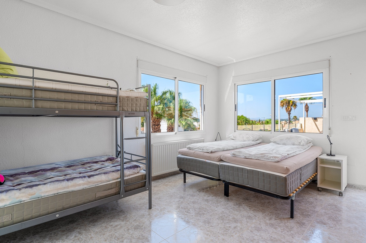 Se vende Villa - Chalet de 3 dormitorios en Costa Blanca, Alicante, España