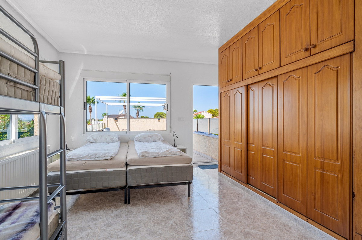 Se vende Villa - Chalet de 3 dormitorios en Costa Blanca, Alicante, España