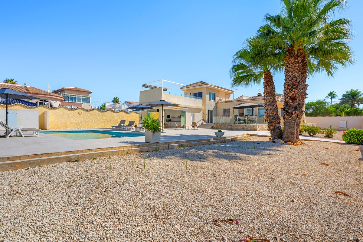 Se vende Villa - Chalet de 3 dormitorios en Costa Blanca, Alicante, España