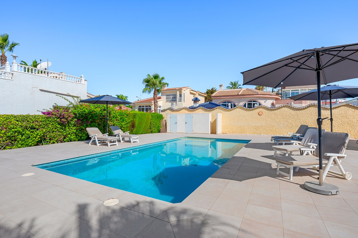 Se vende Villa - Chalet de 3 dormitorios en Costa Blanca, Alicante, España