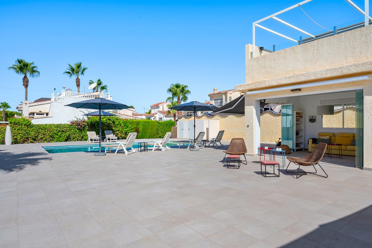 Se vende Villa - Chalet de 3 dormitorios en Costa Blanca, Alicante, España