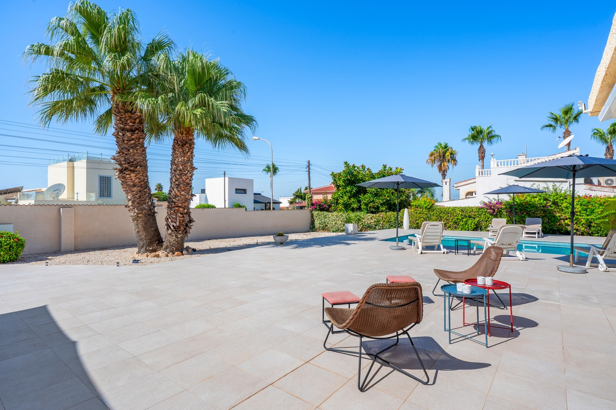 Se vende Villa - Chalet de 3 dormitorios en Costa Blanca, Alicante, España
