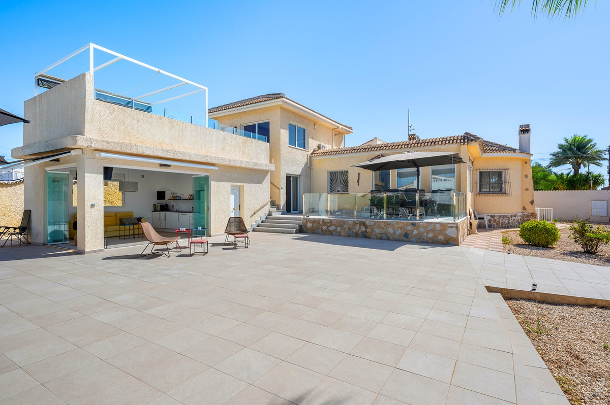Se vende Villa - Chalet de 3 dormitorios en Costa Blanca, Alicante, España