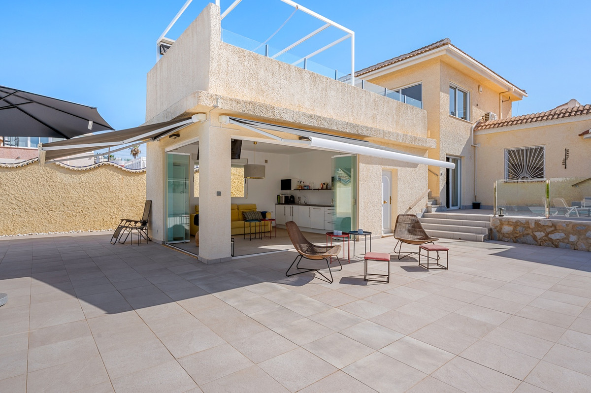 Se vende Villa - Chalet de 3 dormitorios en Costa Blanca, Alicante, España