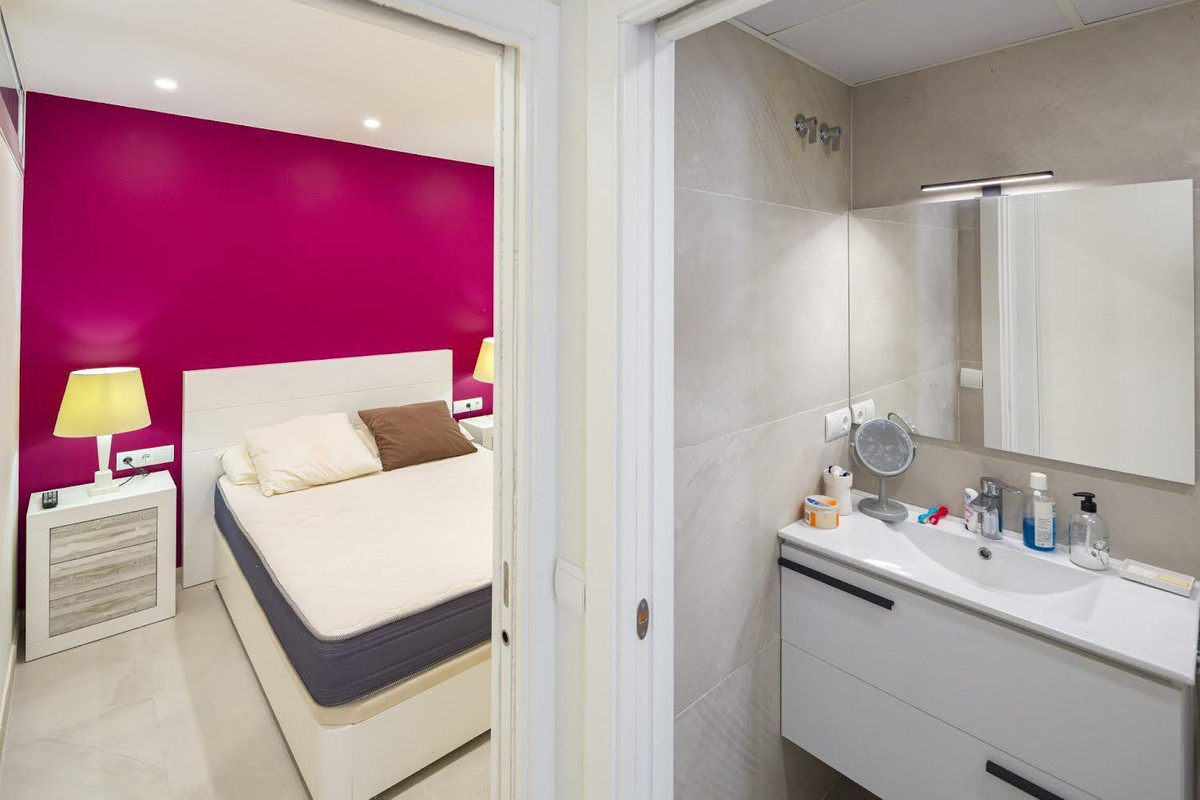 Se vende Apartamento Planta Media de 2 dormitorios en Costa Del Sol, Málaga, España