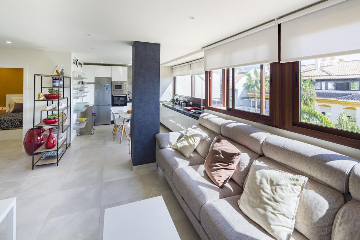 Se vende Apartamento Planta Media de 2 dormitorios en Costa Del Sol, Málaga, España