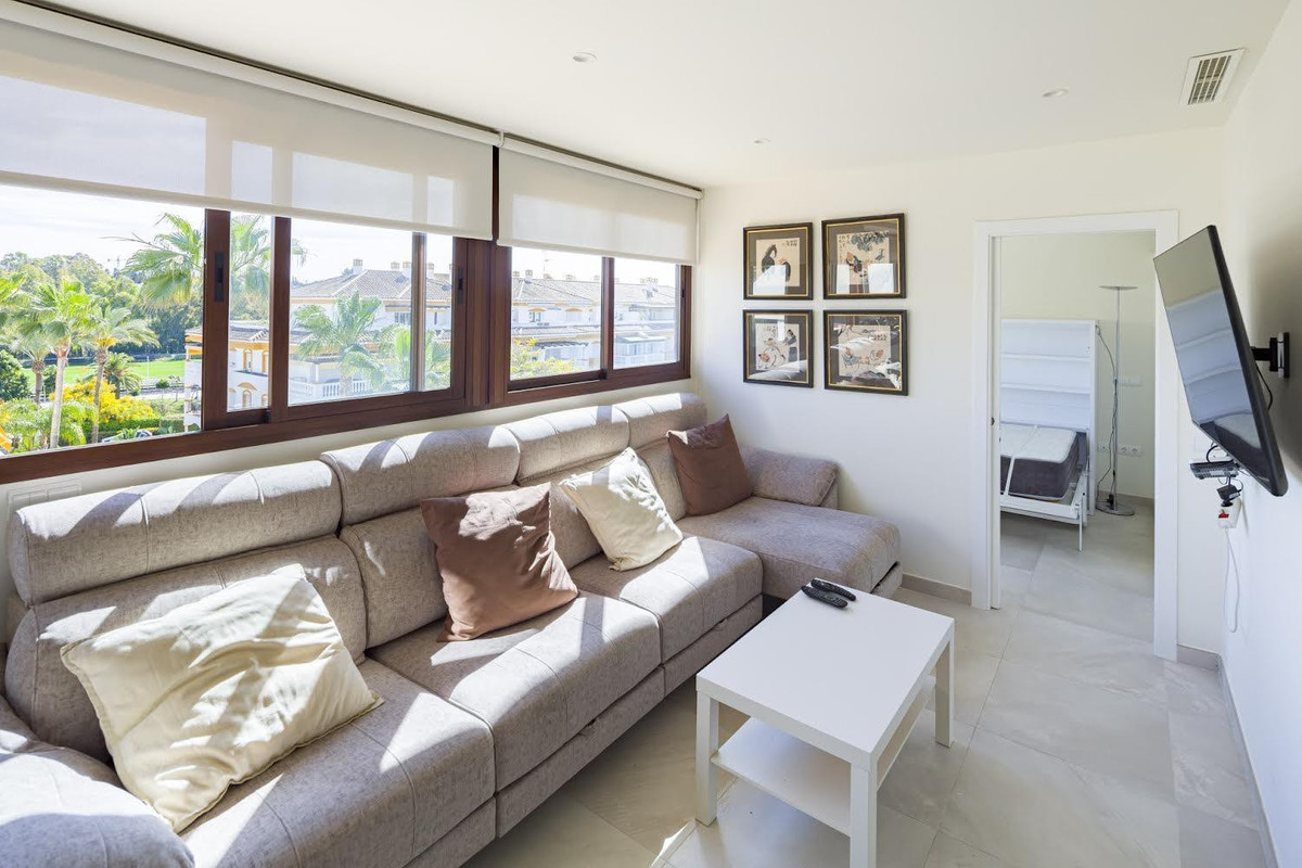Se vende Apartamento Planta Media de 2 dormitorios en Costa Del Sol, Málaga, España