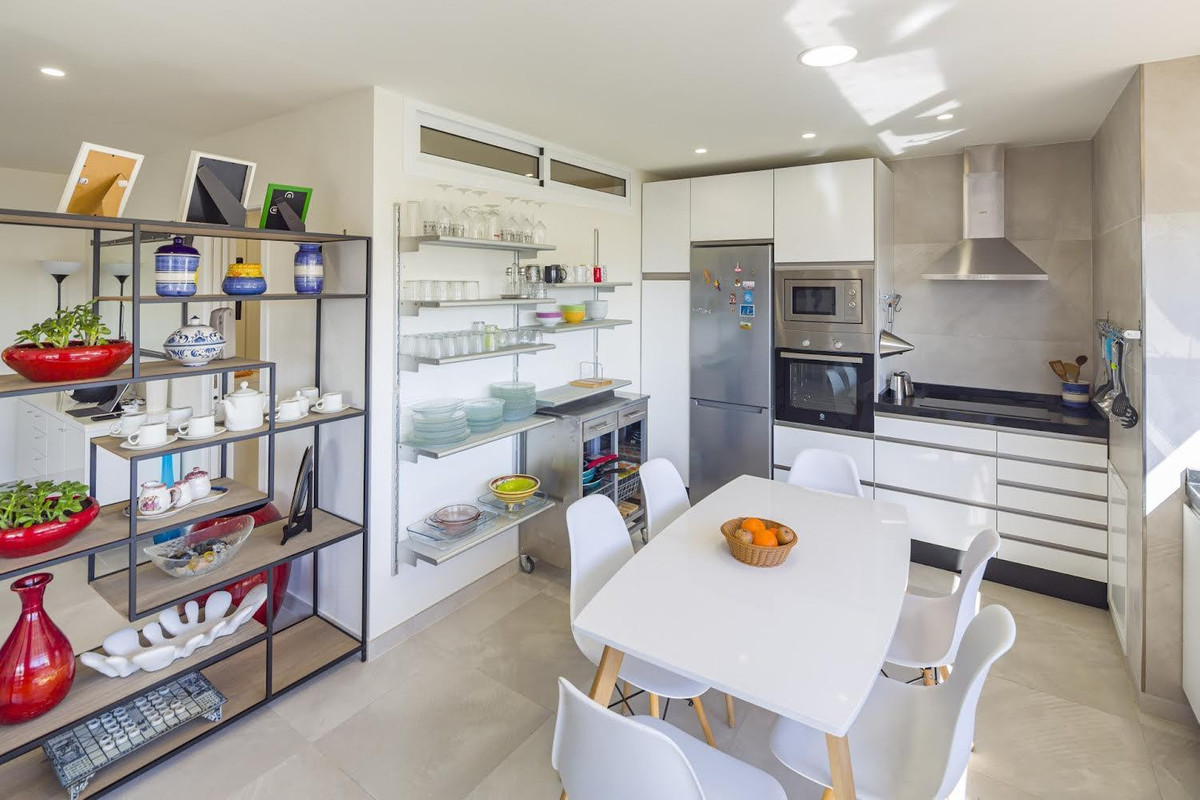 Se vende Apartamento Planta Media de 2 dormitorios en Costa Del Sol, Málaga, España