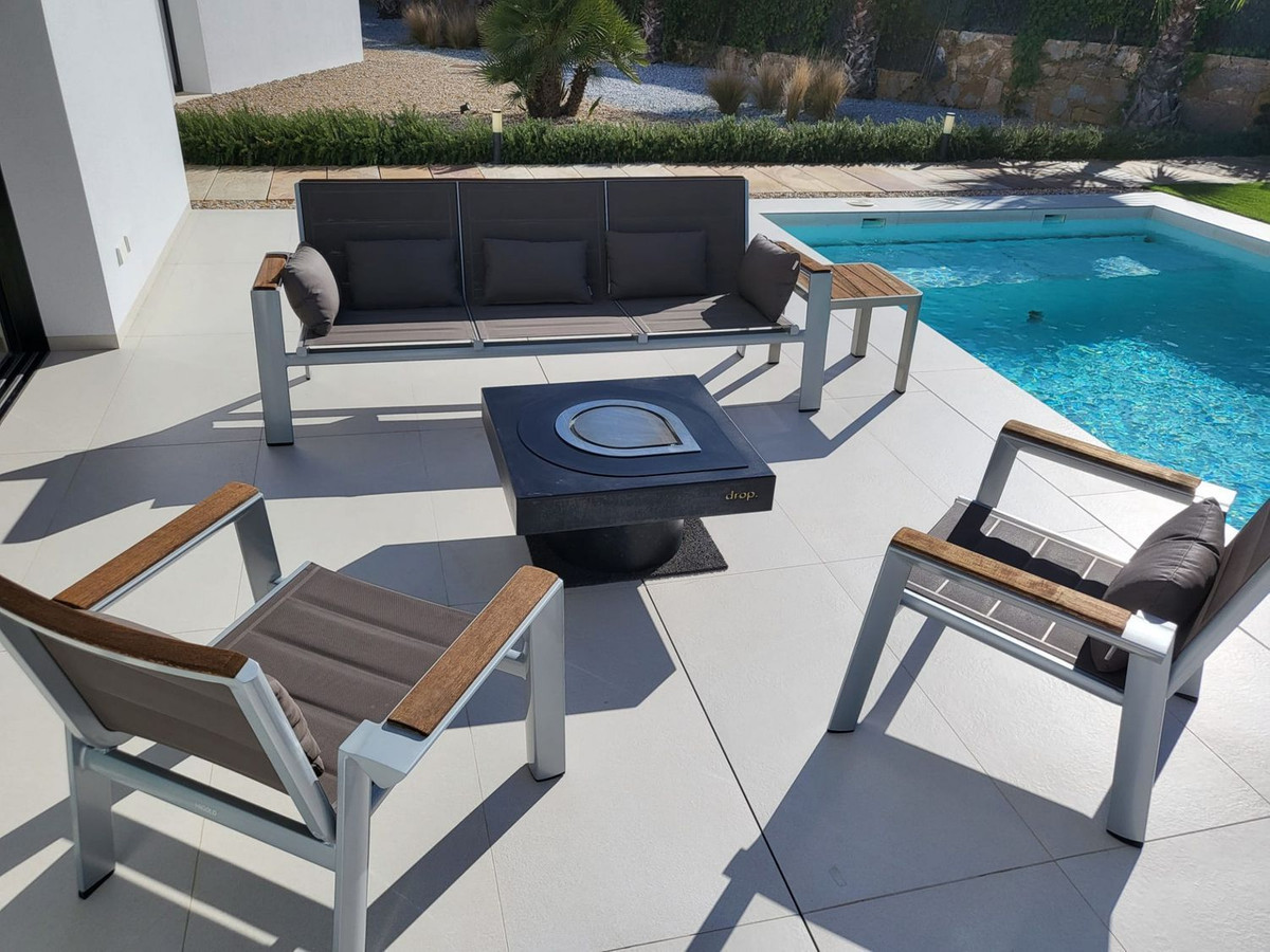 Se vende Villa - Chalet de 4 dormitorios en Costa Blanca, Alicante, España