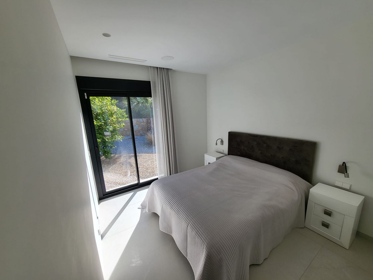 Se vende Villa - Chalet de 4 dormitorios en Costa Blanca, Alicante, España