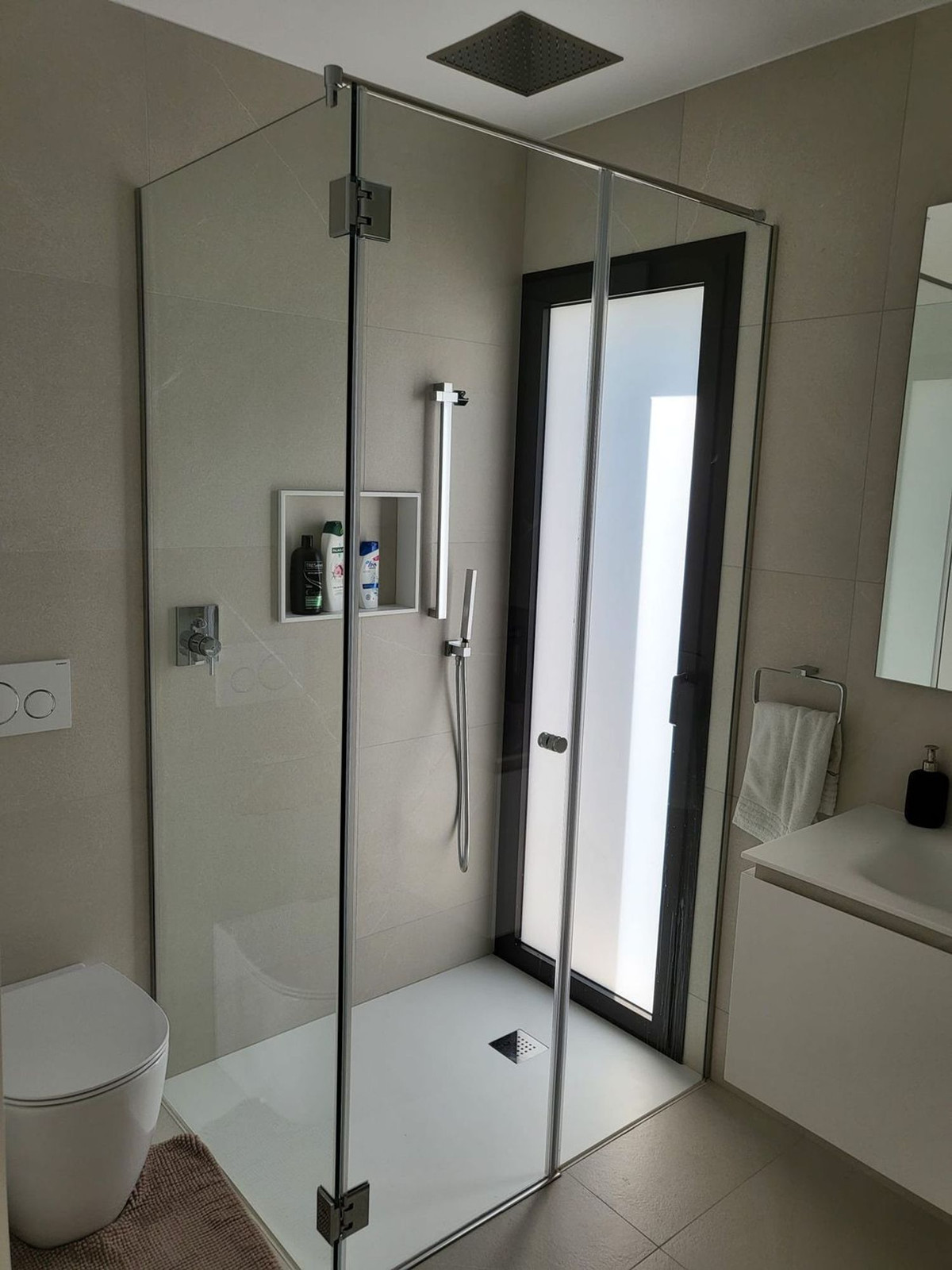 Se vende Villa - Chalet de 4 dormitorios en Costa Blanca, Alicante, España