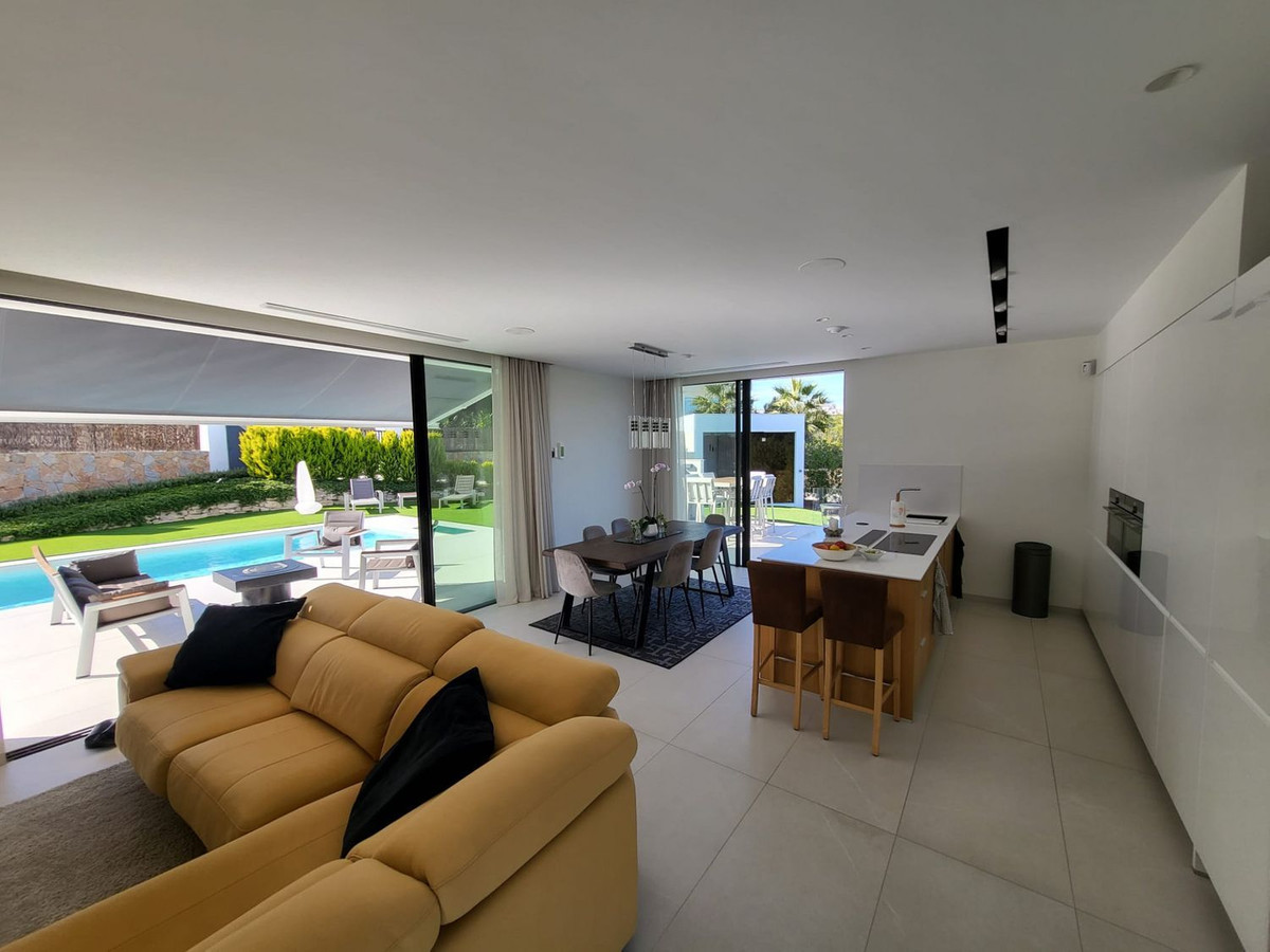 Se vende Villa - Chalet de 4 dormitorios en Costa Blanca, Alicante, España