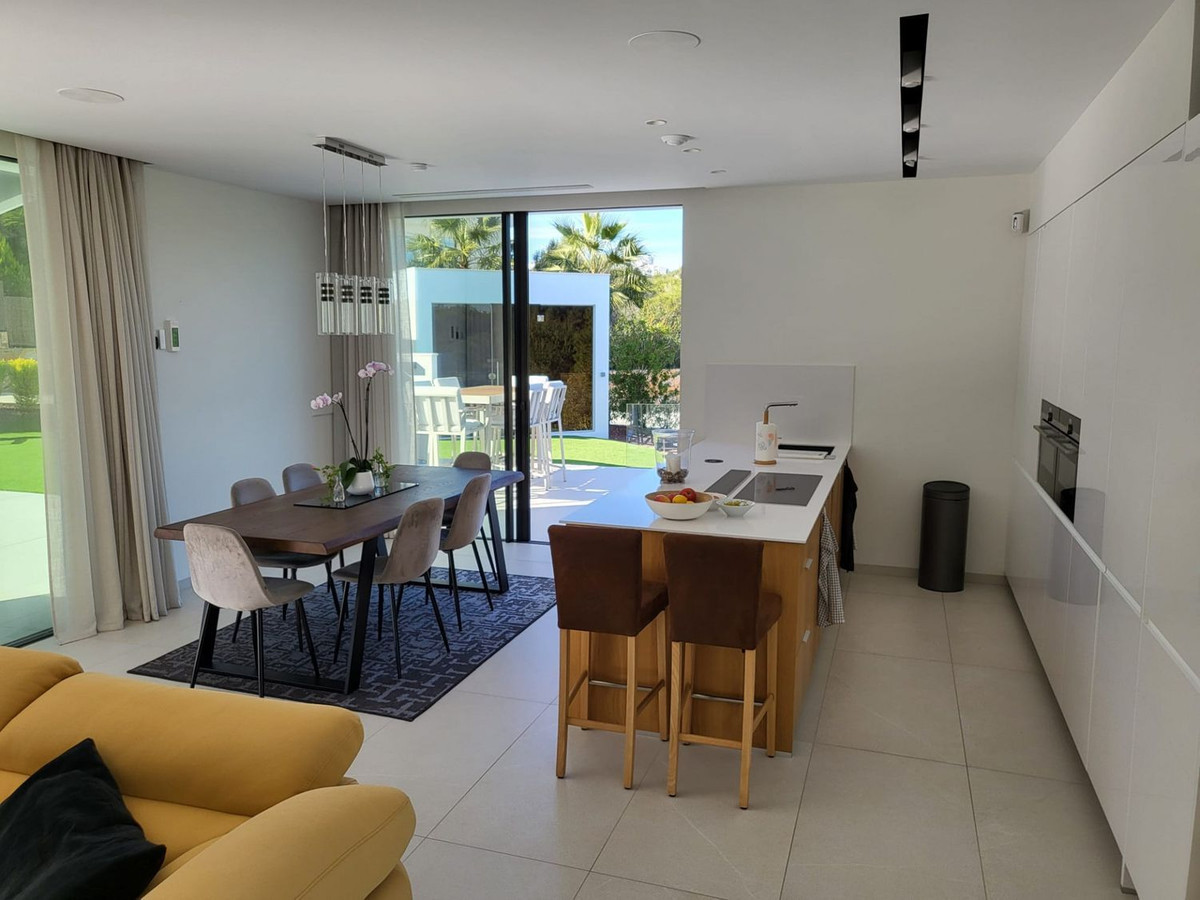 Se vende Villa - Chalet de 4 dormitorios en Costa Blanca, Alicante, España