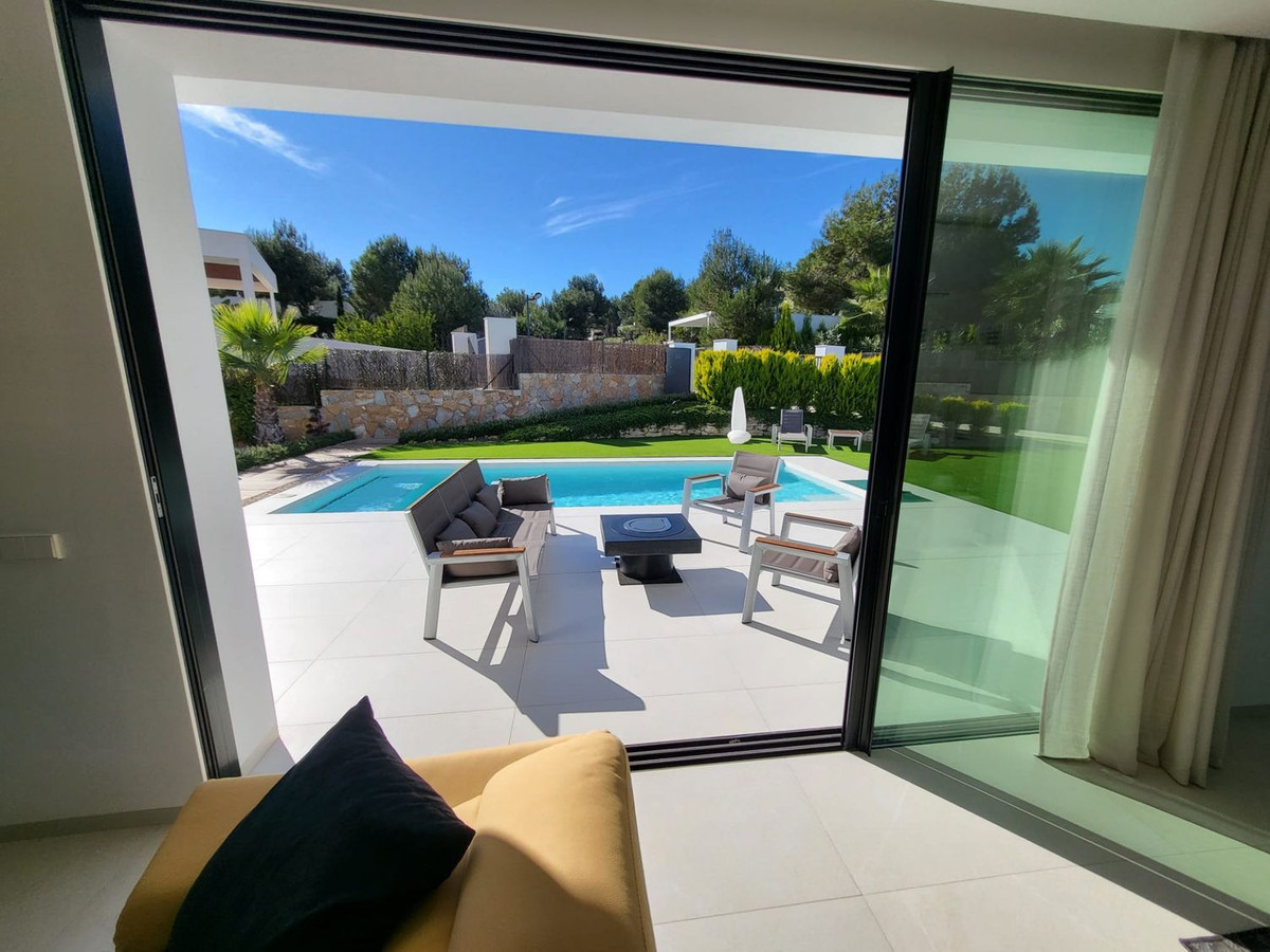Se vende Villa - Chalet de 4 dormitorios en Costa Blanca, Alicante, España