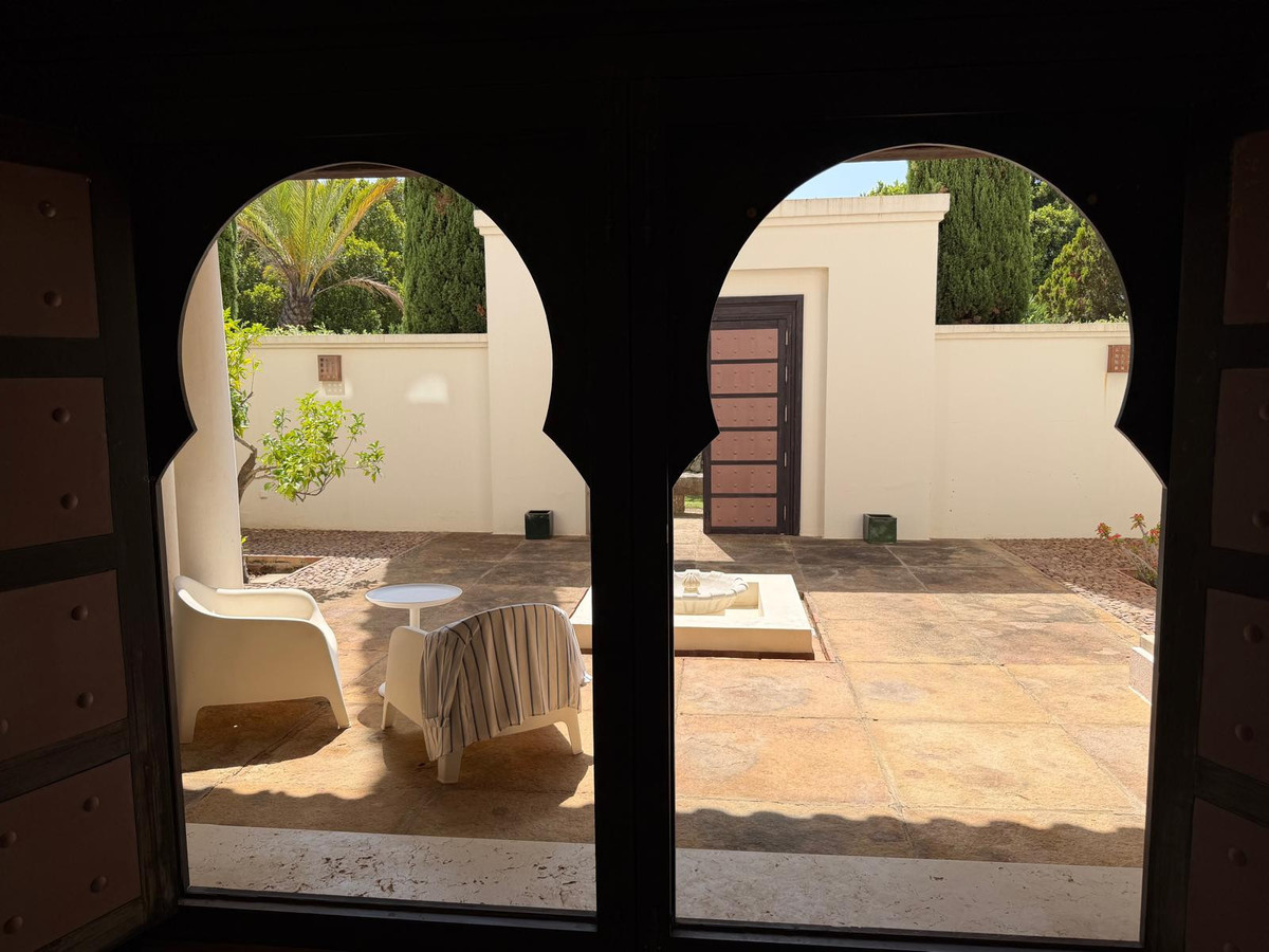 Se vende Villa - Chalet de 7 dormitorios en Costa Del Sol, Cadiz, España