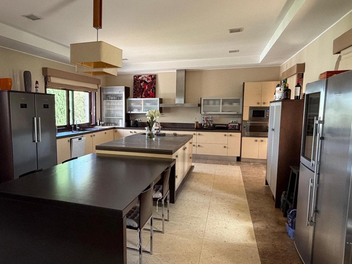 Se vende Villa - Chalet de 7 dormitorios en Costa Del Sol, Cadiz, España