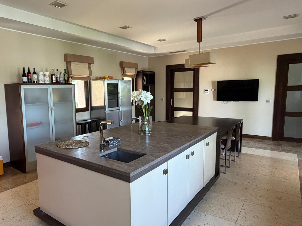 Se vende Villa - Chalet de 7 dormitorios en Costa Del Sol, Cadiz, España