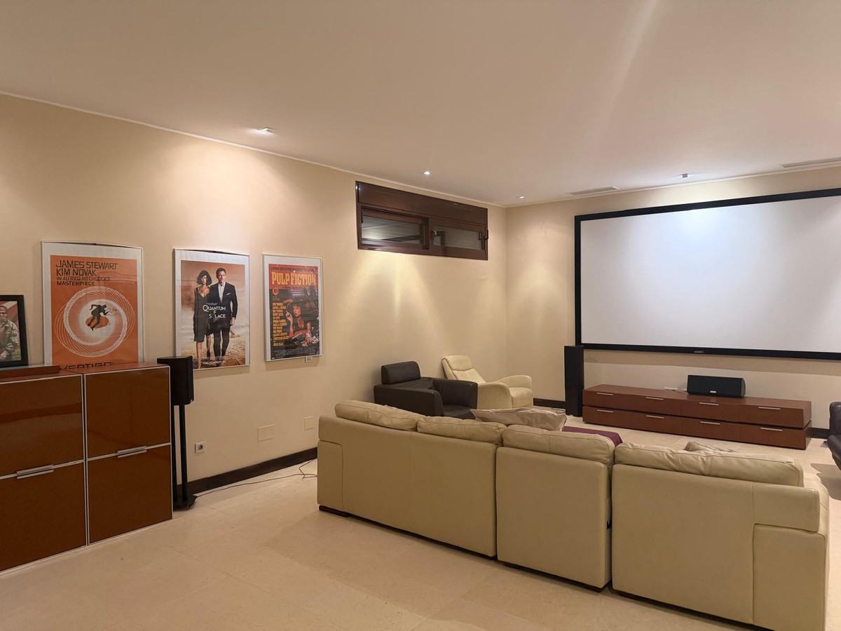 Se vende Villa - Chalet de 7 dormitorios en Costa Del Sol, Cadiz, España