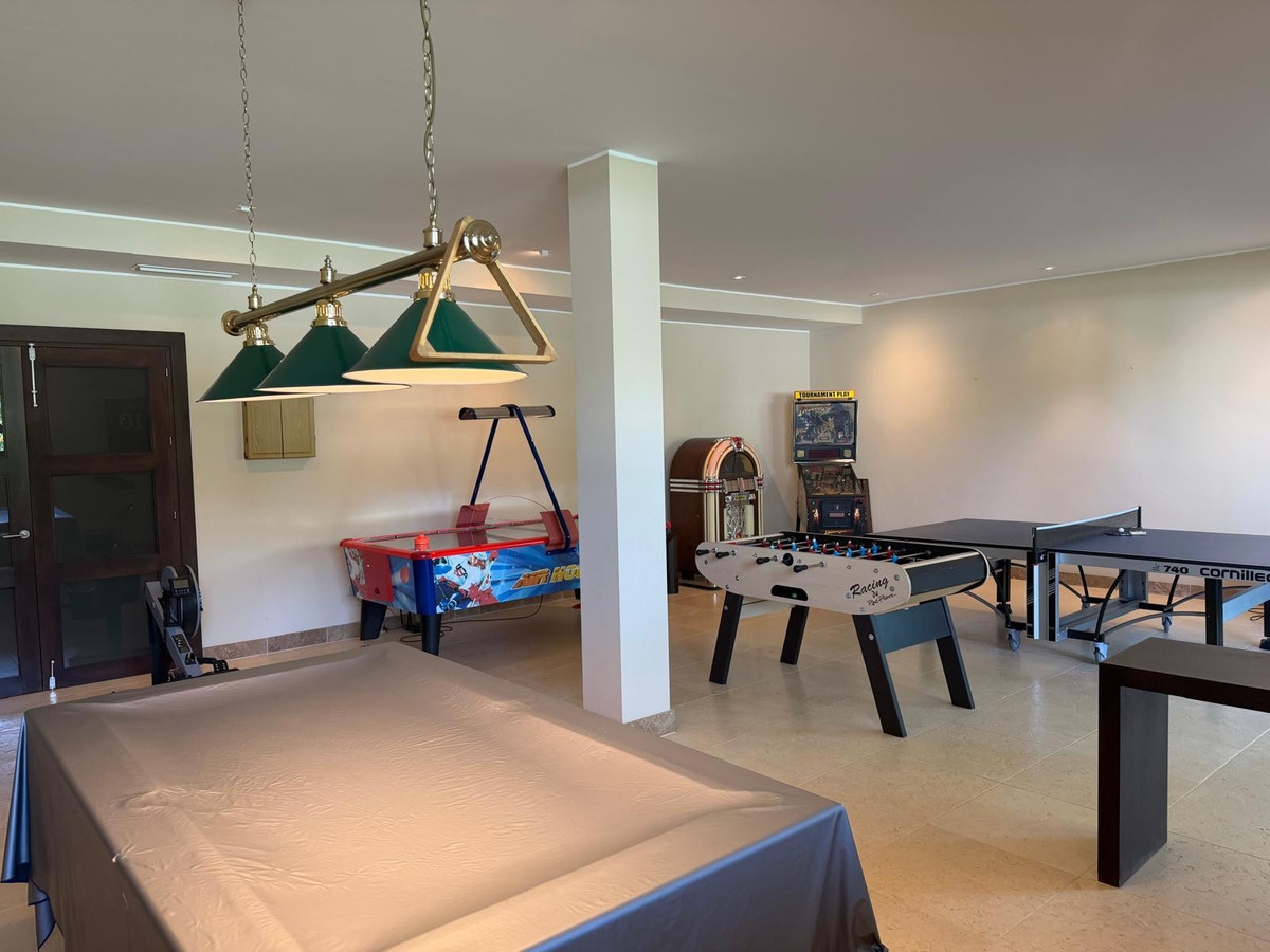 Se vende Villa - Chalet de 7 dormitorios en Costa Del Sol, Cadiz, España