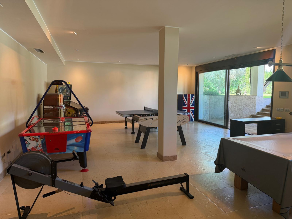 Se vende Villa - Chalet de 7 dormitorios en Costa Del Sol, Cadiz, España
