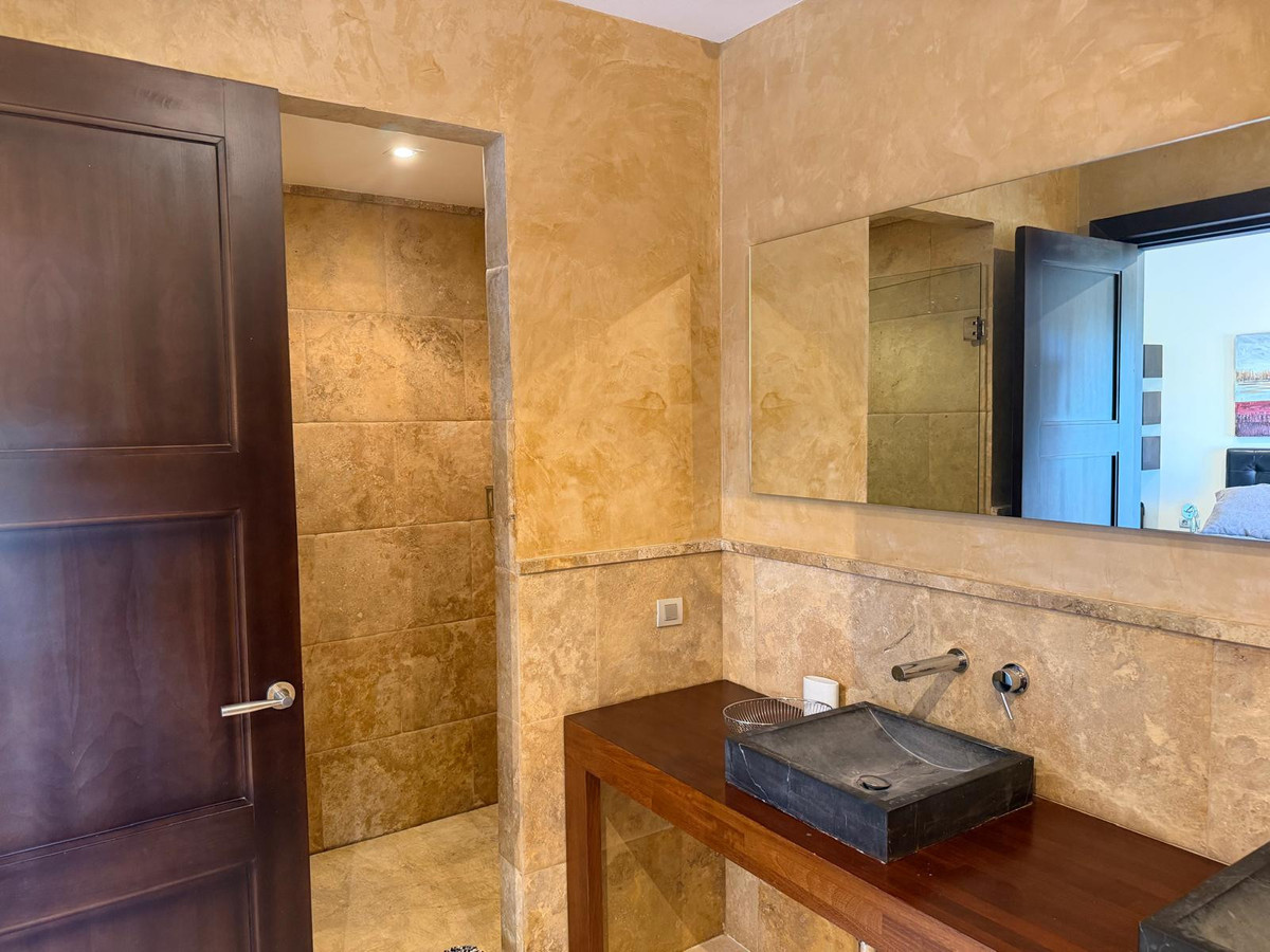 Se vende Villa - Chalet de 7 dormitorios en Costa Del Sol, Cadiz, España