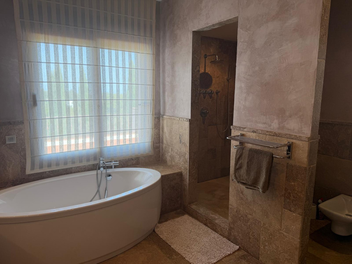 Se vende Villa - Chalet de 7 dormitorios en Costa Del Sol, Cadiz, España