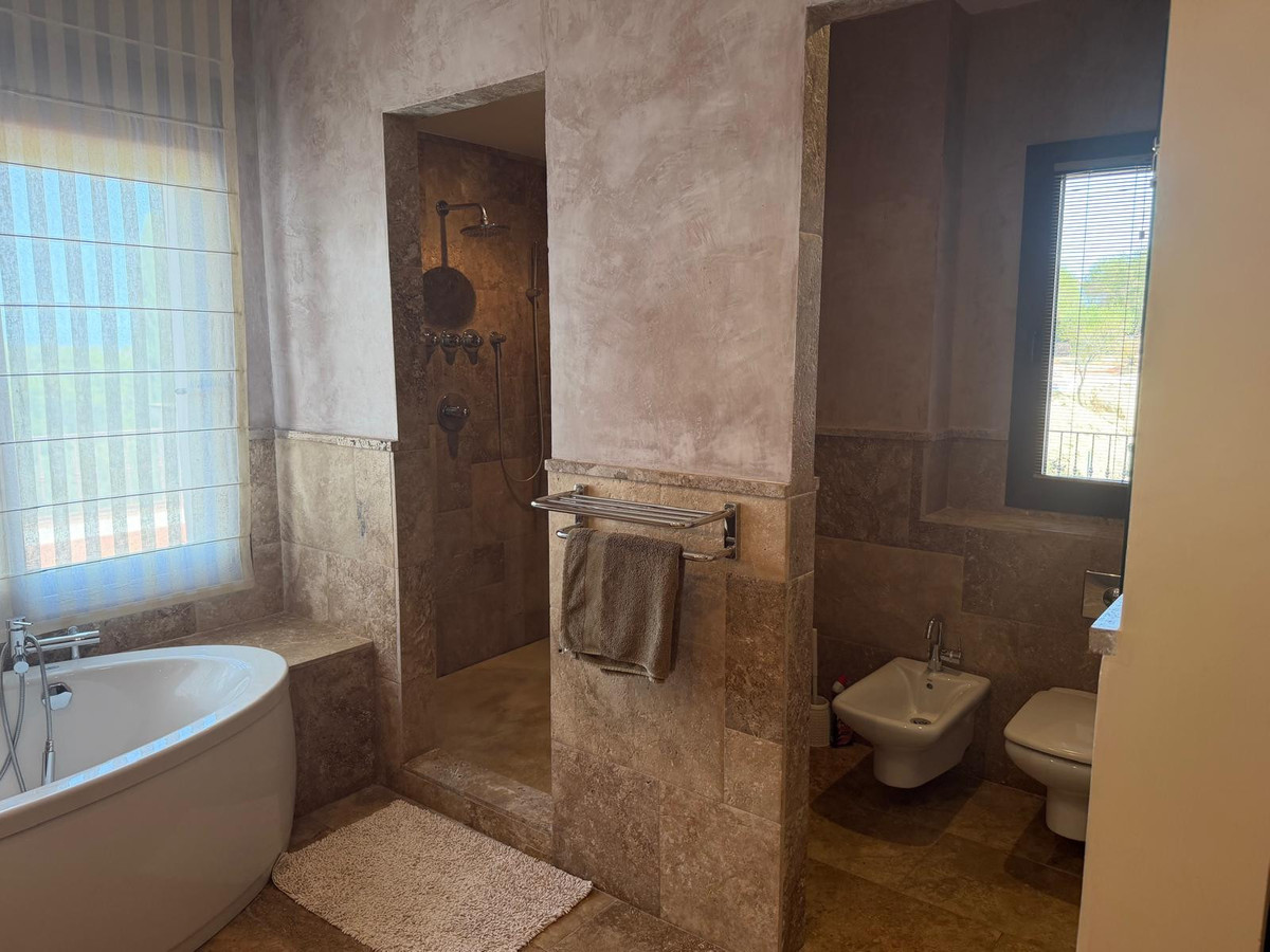 Se vende Villa - Chalet de 7 dormitorios en Costa Del Sol, Cadiz, España