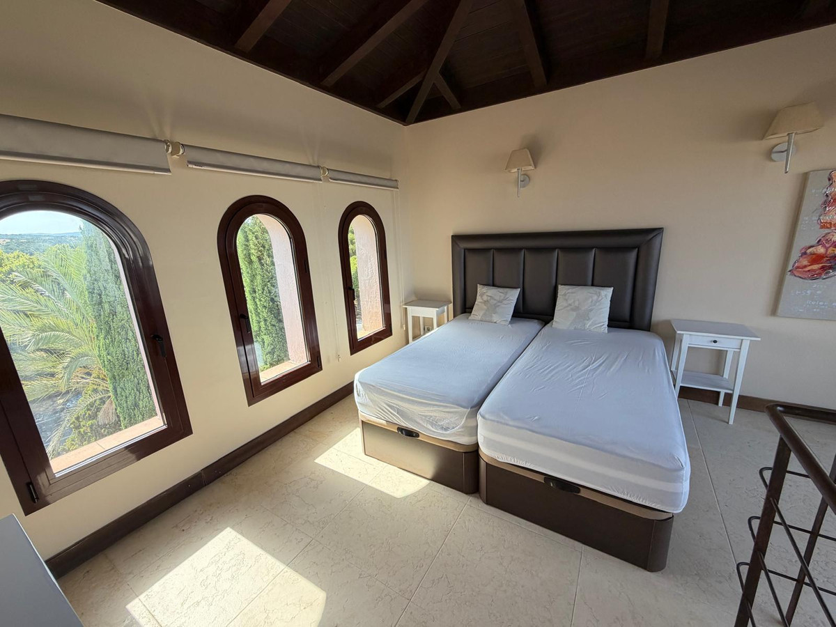Se vende Villa - Chalet de 7 dormitorios en Costa Del Sol, Cadiz, España
