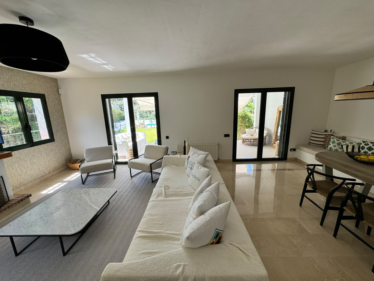 Se vende Pareada de 4 dormitorios en Costa Del Sol, Cadiz, España
