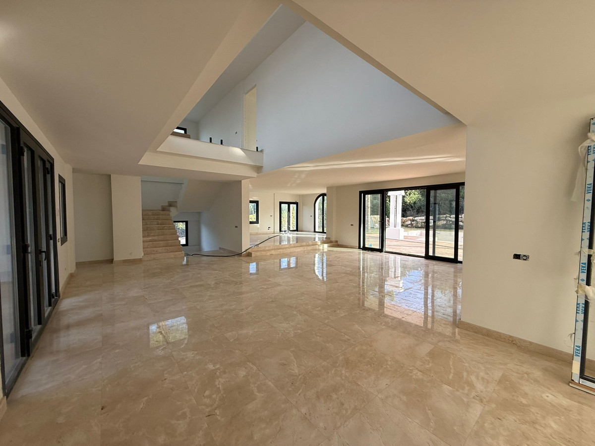 Se vende Villa - Chalet de 5 dormitorios en Costa Del Sol, Cadiz, España